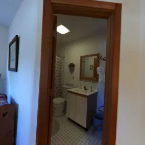 Chesapeake Inn of Lenox - Bathroom