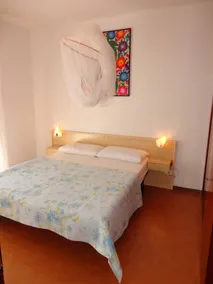 Beautiful Villa With Garden and Pool for 8 People - Zimmer