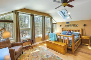 Romantic, Cozy Loft w/ Yard, 5 Miles to Clemson - Interior