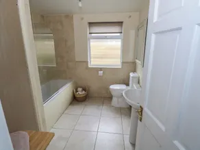 Kivvy Cottage - Bathroom