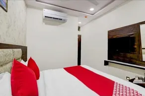 HOTEL SAROVAR INN - Room