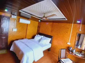 Aquaholic - A Floating Villa - Rom