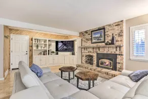 Near Shops & Eats! Centennial Home w/ Sunroom - Intérieur
