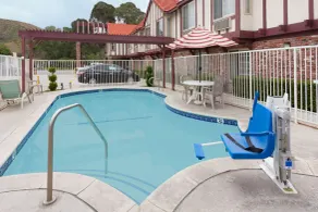 Super 8 by Wyndham Santa Clarita/Valencia - Piscine