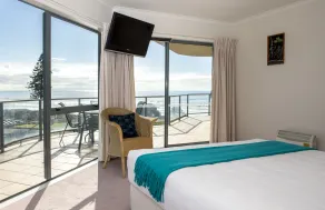 The Reef Beachfront Apartments - Zimmer