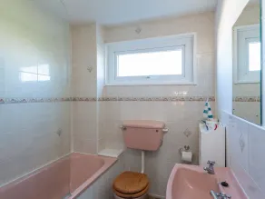 164 Cumber Close - Bathroom