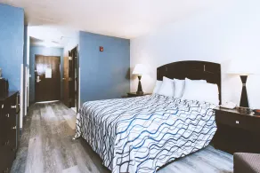Coratel Inn & Suites by Jasper Park City - Wichita North - Chambre