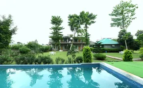 Aranya Resort & Suites By Shivaneel Hospitality - Vue de la chambre