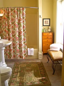 Chez Lyndon Manor - Bathroom