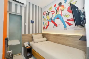 Front One Budget Hotel Tirtonadi Solo - Værelse