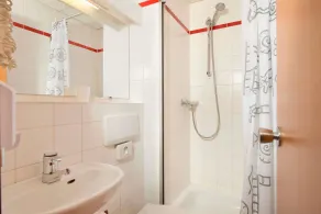 Days Inn Dortmund West - Bathroom