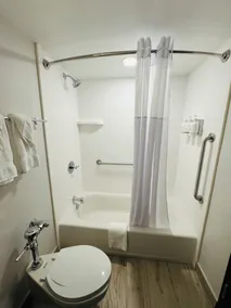 La Quinta by Wyndham New Haven - Room