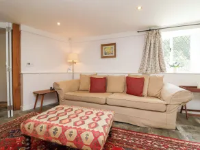 Old Maids Cottage - Living area