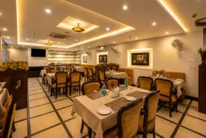 Airport La Sapphire Hotel & Restaurant with Free Airport Drop - Restaurant