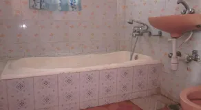 Hotel Lotus Inn - Bathroom