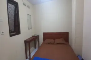 Hotel O 94911 Syariah Anggrek Guest Hous - Habitación
