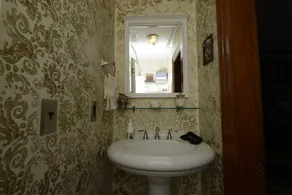 Munroe Inn Boutique Hotel - Bathroom