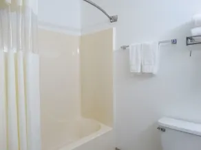 Baymont by Wyndham Whitefish - Salle de bain