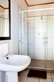Ashanti Gardens Guesthouse - Bathroom