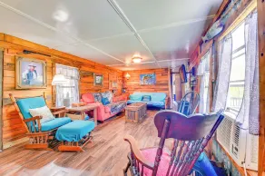 Fenced Yard: Quaint Cabin Near Lake Texoma! - Interiør