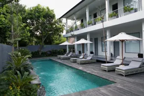 Lovinalife Room & Cafe - Pool