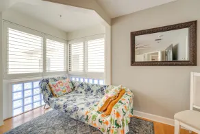 Coastal 'Sea Side' Townhome - Walk to Beach! - Innvendig