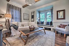 On-Site Pond: Spacious Family Home in Jefferson! - Innvendig