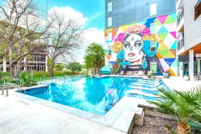 Luxury Riverwalk Condo Pool, Balcony, Parking - Pool