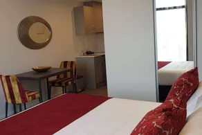 Ramada Suites by Wyndham Auckland Manukau Pacfic Centre - Chambre