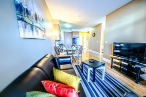 Executive 2BR 2BATH Condo with Lakeview Steps from SQ1 - Vistas desde la habitación