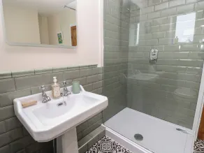 5A Castle Street - Bathroom