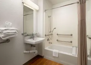 Vagabond Inn Camarillo - Bathroom