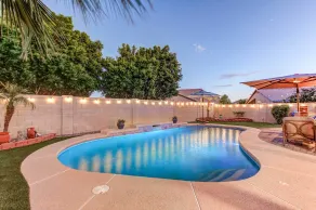 Sunny Surprise Home w/ Luxe Backyard Oasis! - Piscina