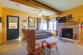 Rustic Wisconsin Cabin on Shawano Lake! - Interiör