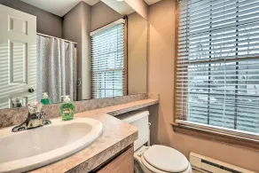 Tannersville Cozy Home w/ Deck, 1 Mi to Camelback! - Badeværelse