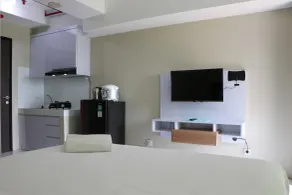Simply Look Studio at Mont Blanc Bekasi Apartment By Travelio - Room