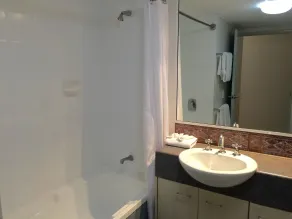 Inn Cairns - Bathroom