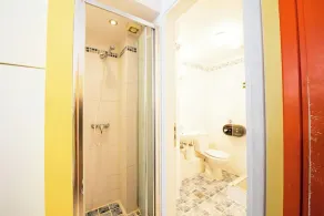 Safestay Athens Monastiraki - Bathroom