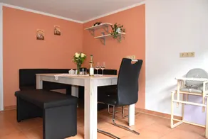 Ferienwohnung Familie Mechler - Essbereich im Zimmer