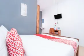 RedDoorz near Plengkung Gading 2 - Room