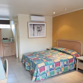 Chelsea Motor Inn - Room