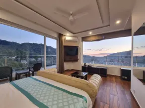 Hotel Moonglade By Royal Stays Dalhousie - Room