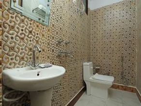 OYO 22663 Qlark Rooms & Lawn - Bad