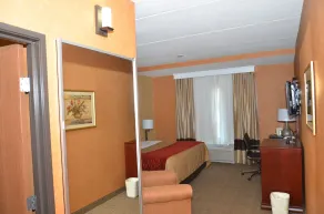 Quality Inn Near Walden Galleria Mall - Room