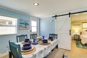 2 Mi to Bradenton Beach: Water-View Home w/ BBQ - Intérieur