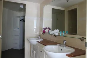 The Boathouse Luxury Apartments - Bathroom