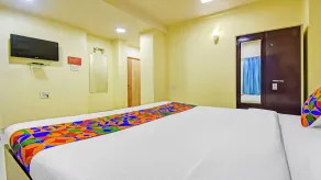 FabHotel Royal Comfort Inn - Quarto