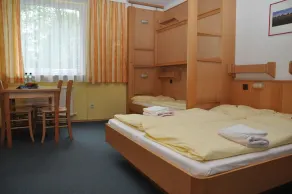 Eduard-Heinrich-Haus, Hostel - Rum