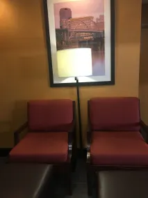 Quality Inn & Suites Malvern - Lobby sitting area