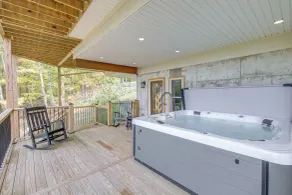 Mtn Views & Spacious Deck! Modern Caldwell Getaway - Intérieur